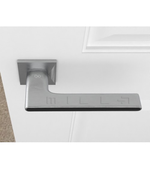 Tirador de puerta negra y dorada Ferrara cuadrada - tirador de diseño