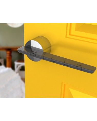Tirador de puerta bicolor JUMELLE diseño vista inclinada montada en una puerta