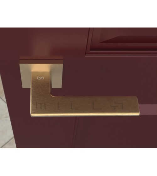 Manilla de puerta moderna sobre placa cuadrada Shark en zamak - herraje de diseño