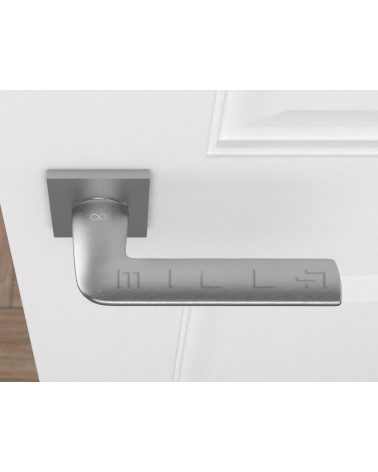 Manilla cromo cepillado STINGER manilla de diseño vista superior montada en una puerta