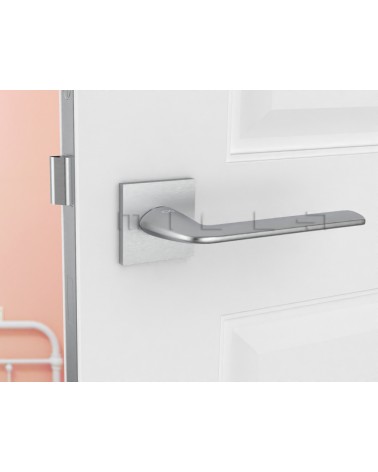 Manilla estilo clásico STINGER manilla de diseño vista frontal montada en una puerta