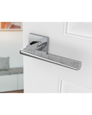 Manija de puerta moderna DIAMANT diseño vista inclinada montada en una puerta