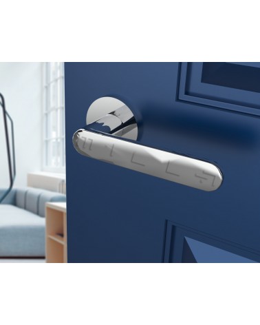 Tirador de puerta clásico Line Vénus tirador de diseño montado en una puerta entreabierta