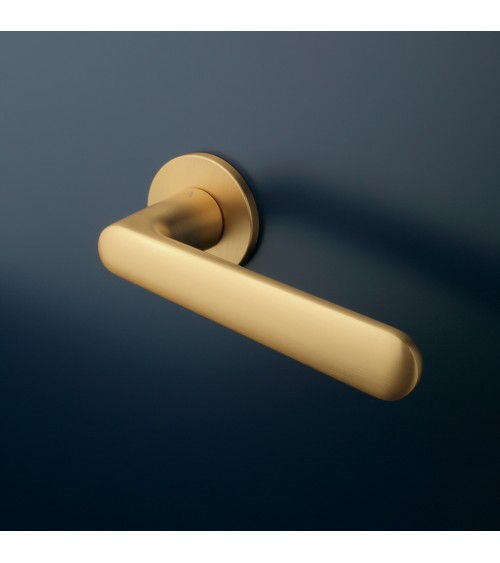 Palanca de puerta sobre placa redonda ARIA manilla de diseño color 2
