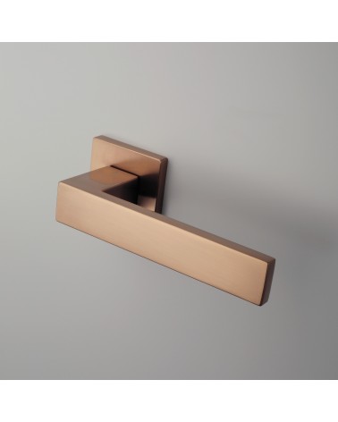 Palanca de puerta de zamak PINA palanca de diseño color 1 montada en una puerta