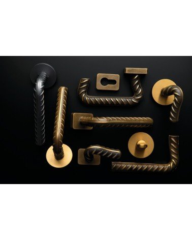 Manija de puerta futurista original Rocksor diseño sobre fondo oscuro