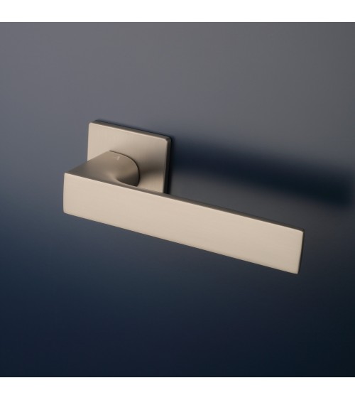 Manilla de puerta ALISSO diseño color 1