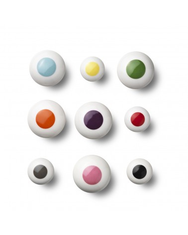 Todos los botones de mueble de porcelana de la marca Anne Black sobre fondo blanco