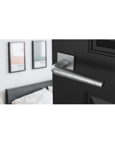 Manilla de puerta cromada pulida sobre placa cuadrada FUNKIA - manilla de diseño
