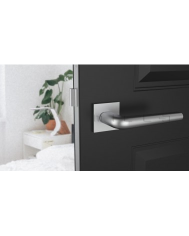 Manilla de puerta cromada pulida sobre placa cuadrada FUNKIA - manilla de diseño
