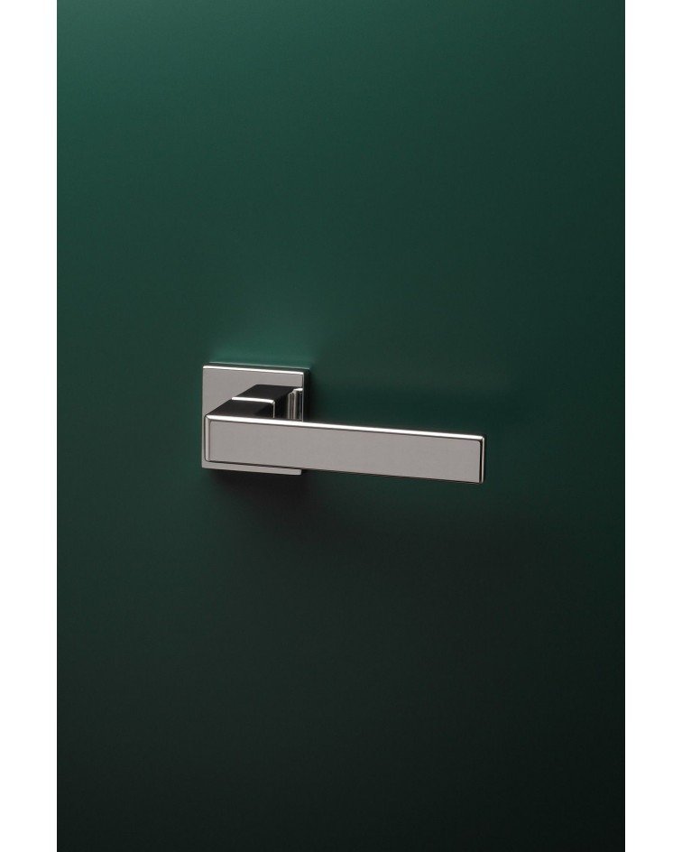 Tirador de puerta clásico SULLA tirador de diseño montado en una puerta 1