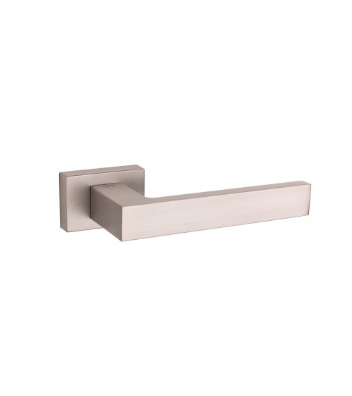 Manecilla de puerta placa rectangular TUPAI 2275 manecilla design