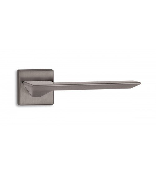 Tirador de puerta cobre Ento Cedro ferretería de diseño
