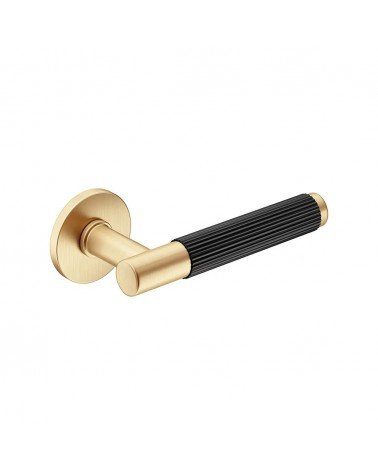 Tiradores de puerta bicolor Slim diseño dorada y negra vista inclinada