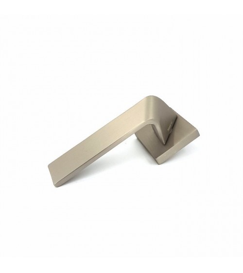 Manilla Buzz QR con roseta llave WC - herraje de diseño