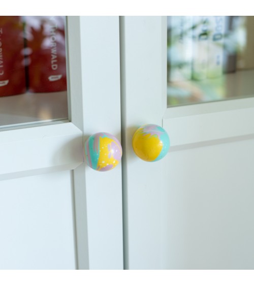 Botón de mueble de madera de haya amarillo funky, tirador de diseño