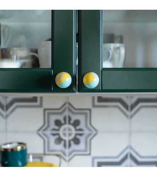 Botón de mueble de madera de haya amarillo funky, tirador de diseño