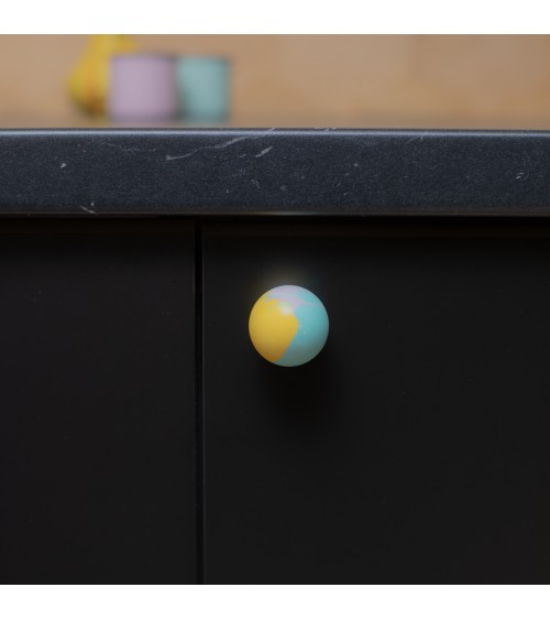 Botón de mueble de madera de haya amarillo funky, tirador de diseño