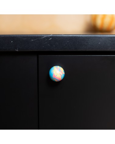 Botón de mueble en madera de haya Happy dream tirador de diseño fijado en la fachada de un mueble