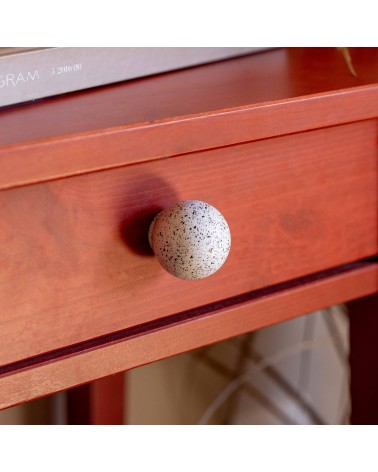 Botón de mueble en madera de haya blanco/negro Mélange tirador de diseño fijado en un cajón de madera