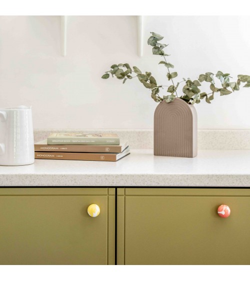 Botón de mueble en madera de haya rojo cereza tirador de diseño