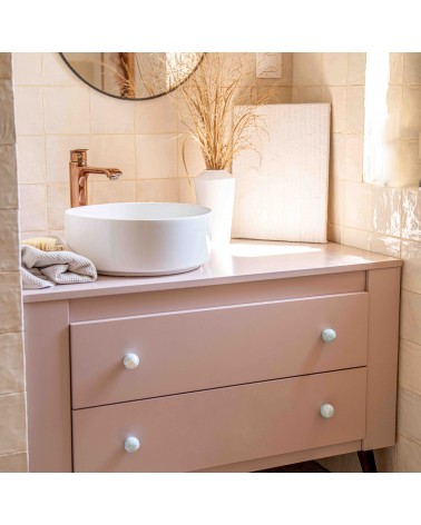 Botón de mueble en madera de haya gris azul tirador de diseño fijado en un mueble de baño