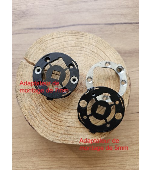 Cuatro adaptadores de montaje para las manecillas de puerta