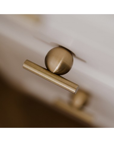 Botón de mueble en latón modelo 04 tirador de diseño vista desde arriba inclinada