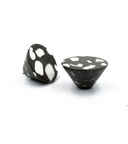Pomo de mueble en cemento - Urbi & Orbi Demenico Rocks Cono - tirador de diseño