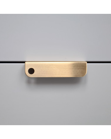 Tirador de mueble en latón EDIT O tirador de diseño vista de frente
