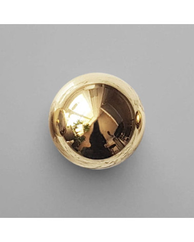 Botón de mueble dorado pulido ODETE tirador de diseño colocado sobre fondo gris