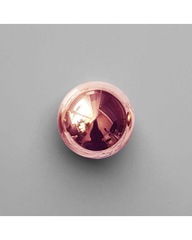 Botón de mueble cobre ODETE M tirador de diseño visto desde arriba sobre una superficie clara