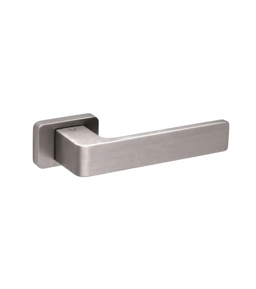 Tirador de puerta en zamak BRAVO tirador de diseño