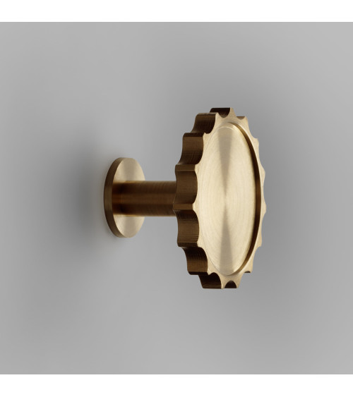 Percha de pared latón Lexi - tirador de diseño