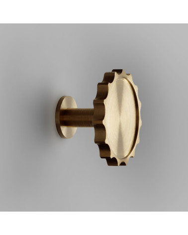 Percha de pared latón Lexi - tirador de diseño