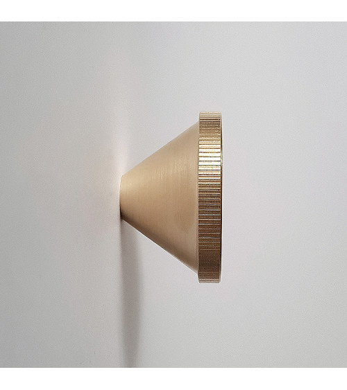 Percha de pared latón cono - tirador de diseño