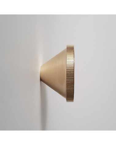 Percha de pared latón cono - tirador de diseño