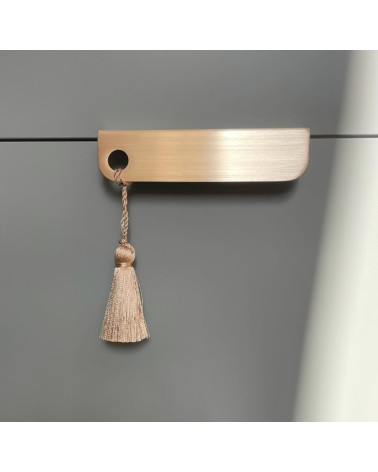 Tirador de mueble en latón EDIT O tirador de diseño con pompón