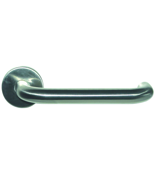 Tirador de puerta PMR modelo Reteuil en una puerta