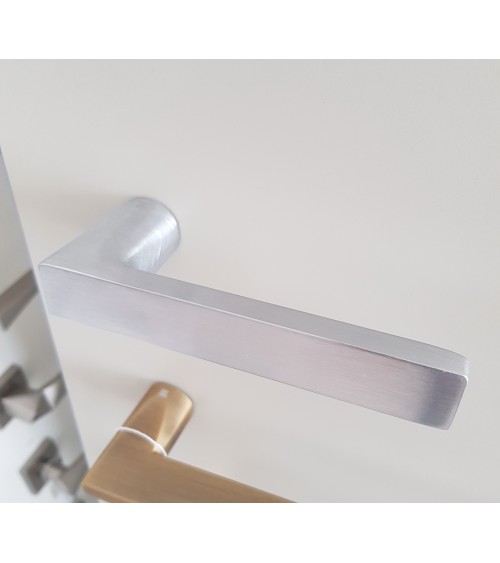 Tirador de puerta VERUM Baar, minimalismo extremo - tirador de diseño