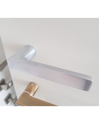 Tirador de puerta VERUM Baar, minimalismo extremo - tirador de diseño