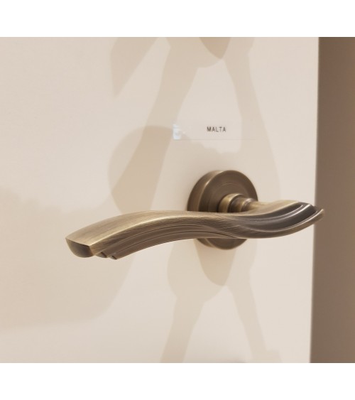 Tirador de puerta retro de aluminio DOM Malta redondo - tirador de diseño