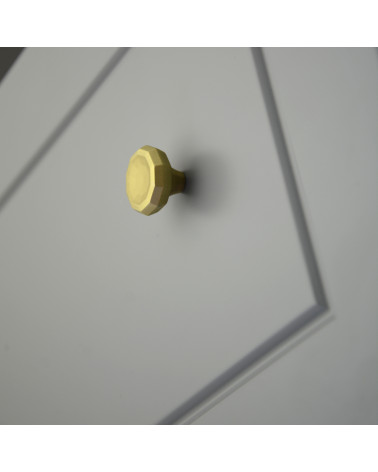 Tirador de mueble oro mate CAMPANA diseño fijado en un mueble