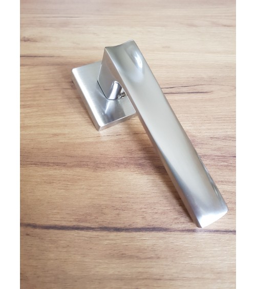 Tirador de puerta moderno DIUNA diseño