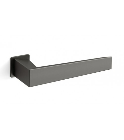 Tirador de puerta negro Mandelli 40+UNO tirador diseño