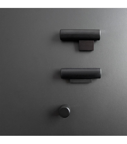 Tirador de mueble negro AVANTI en T diseño