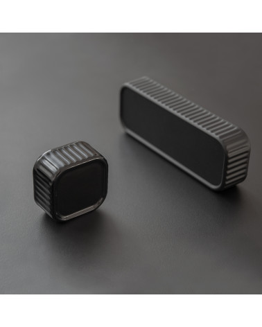Tirador de mueble WEGA tirador de diseño presentado sobre un fondo oscuro