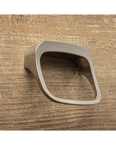 Tirador de mueble acero inoxidable LAGO-1 tirador de diseño vista ampliada montado en un mueble