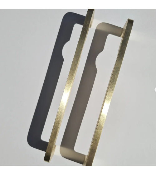 Tirador de mueble en latón ISA DOT tirador de diseño