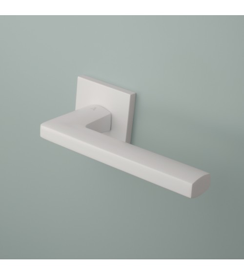 Tirador de puerta blanco PYROLA herrería diseño